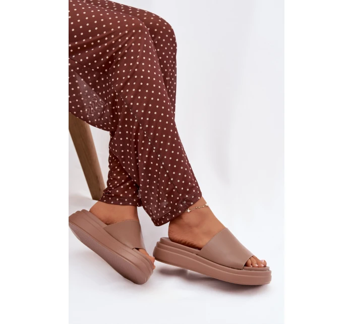 Dámské pantofle na platformě tmavě béžové model 21918985 - Boto