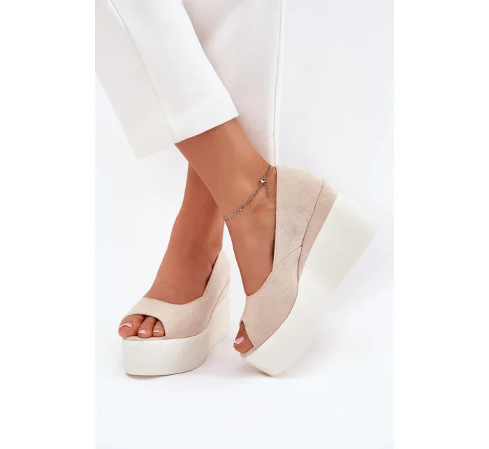 Model topánok na klinoch 215009 Krok v štýle Model topánok na klinoch 215009 Krok v štýle