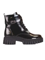 Pohodlné dámske čierne členkové topánky na plochom podpätku