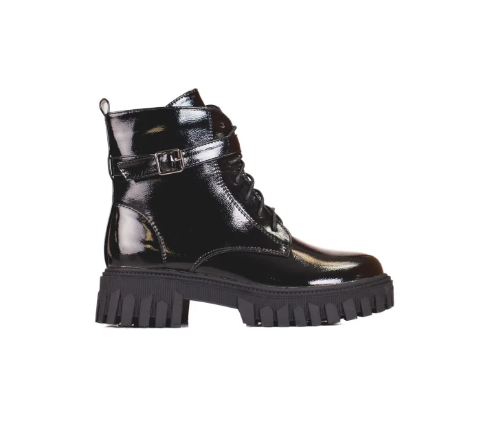 Pohodlné dámske čierne členkové topánky na plochom podpätku