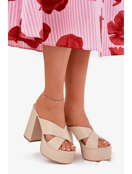 Dámské sandály na platformě s podpatkem Béžová  Shoes model 21471948 - Inello