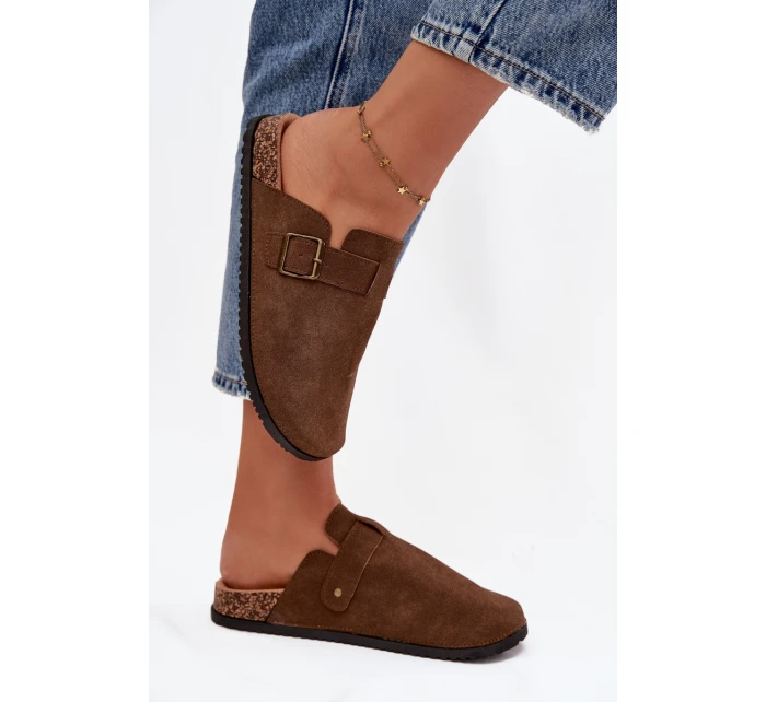 Dámské pantofle a na platformě s přezkou Hnědé model 21752766 - Boto