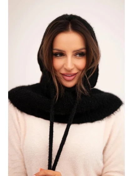 Dámská čepice s kapucí a pleteným vzorem černá