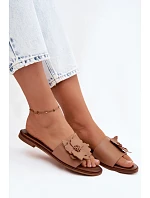 Kožené dámské pantofle s ozdobou model 22185423 Cappuccino - Zazoo