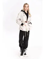 Krátká béžová dámská bunda s páskem model 17032530 - Ann Gissy Krátká béžová dámská bunda s páskem model 17032530 - Ann Gissy