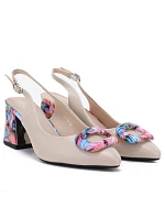 Béžové zdobené lodičky na podpätku Vinceza 62278