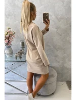 Šaty s kravatou ve světle béžové barvě Šaty s kravatou ve světle béžové barvě