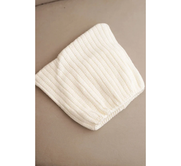 Dámska zimná vlnená čiapka v mačacom strihu z rebrovanej pleteniny K419 ecru Dámska zimná vlnená čiapka v mačacom strihu z rebrovanej pleteniny K419 ecru