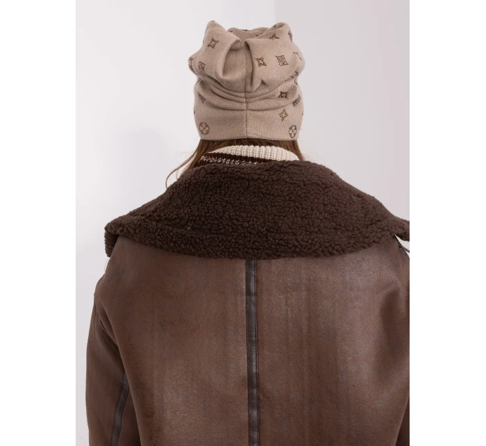 Czapka AT CZ model 19001774 ciemny bezowy - FPrice Czapka AT CZ model 19001774 ciemny bezowy - FPrice