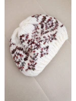 Dámska zimná čiapka s farebnými vzormi a hrubým úpletom K353 ecru+czerwony