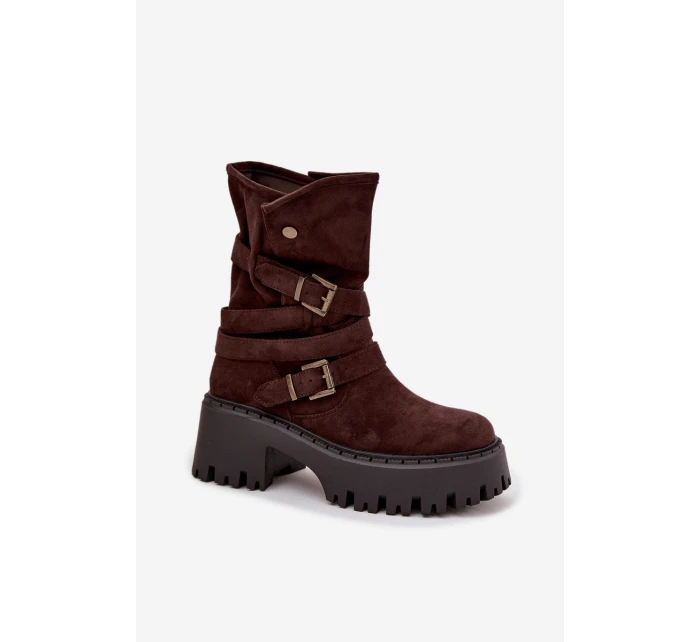 Dámské kotníkové boty na podpatku s přezkami a páskem čokoládové model 21725142 - Boto
