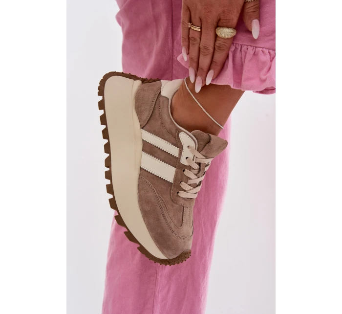 z semiše na masivní platformě Béžové model 22031733 - D&A z semiše na masivní platformě Béžové model 22031733 - D&A