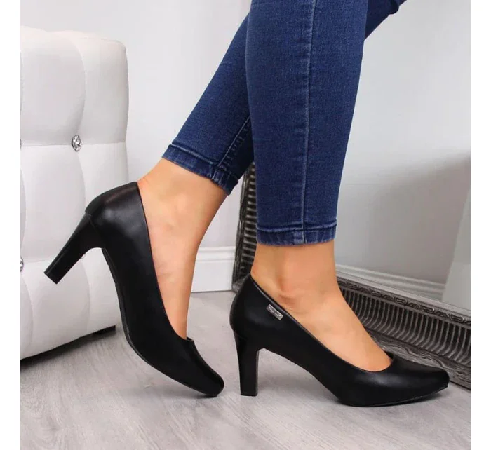 Čierne lodičky na podpätku W Sergio Leone