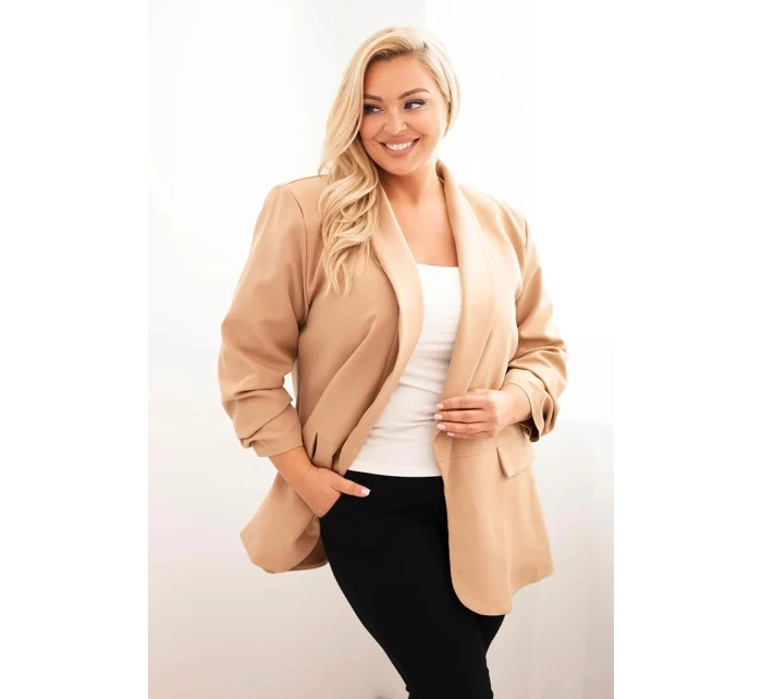 Dámská elegantní plus size sako camelová