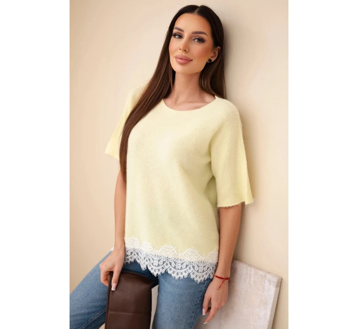 Dámsky sveter s krátkym rukávom a čipkou žltý