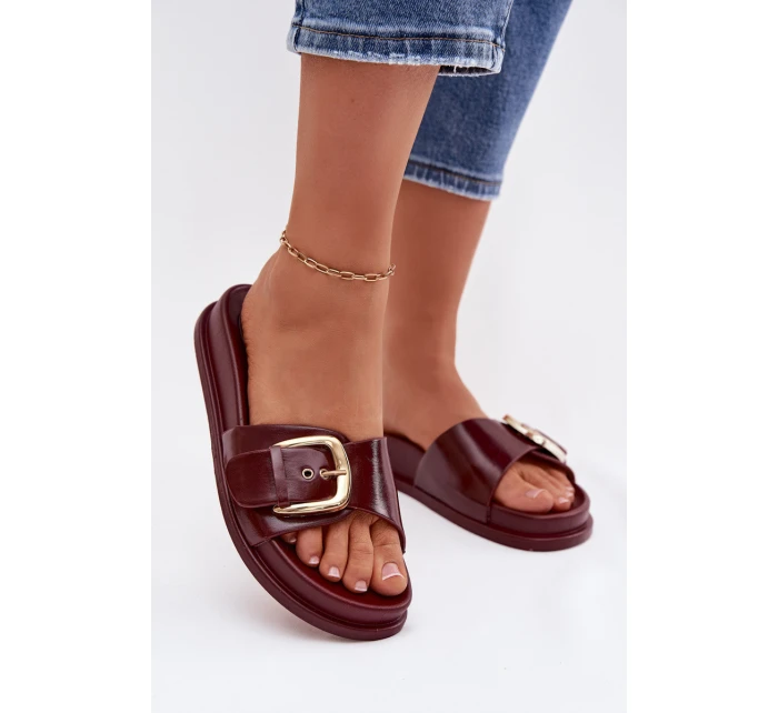 Dámské pantofle s zlatou sponou bordové model 21954716 - Boto