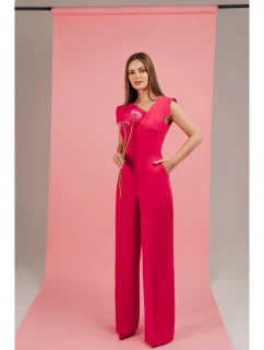 model 21154716 Elegantní overal s asymetrickým výstřihem růžový - STYLOVE