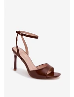 Sandále na podpätku model 227434 Vykročte štýlovo