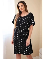 Dámske bodkované šaty s krátkymi rukávmi a kabelkou čierne