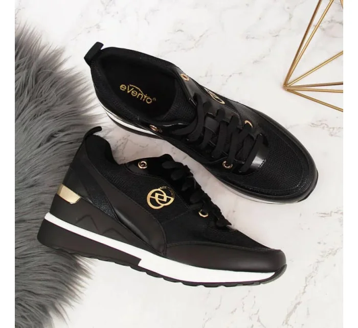 Dámské sportovní boty na platformě / Černá s bílou model 20235477 - EVENTO Dámské sportovní boty na platformě / Černá s bílou model 20235477 - EVENTO