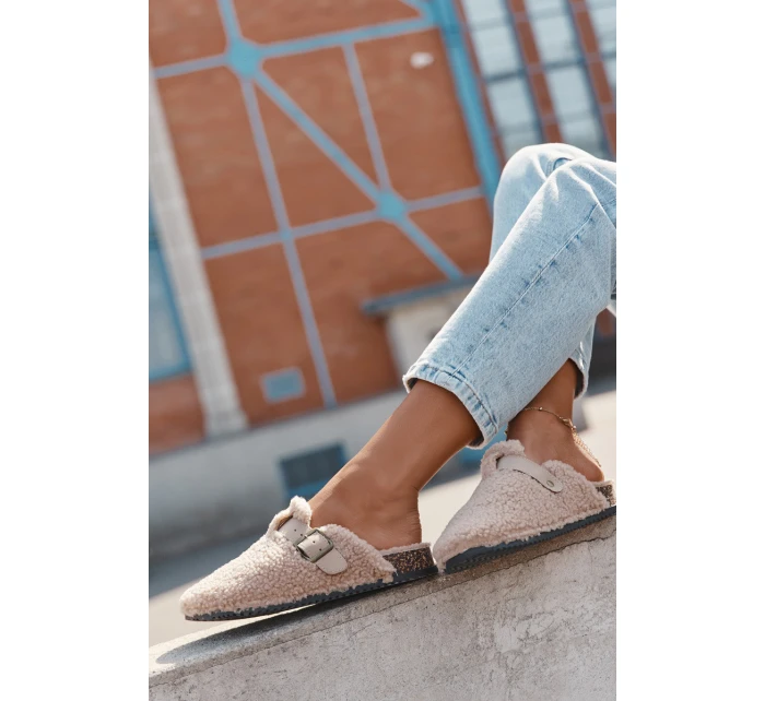 Dámské pantofle s kožíškem typu Béžové model 21709362 - Boto Dámské pantofle s kožíškem typu Béžové model 21709362 - Boto