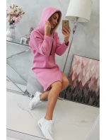 Šaty s kapucňou a bočným rázporkom ružové