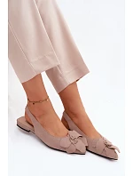 Kožené semišové sandály na plochém podpatku s ozdobným květem Vinceza Béžové