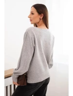 Dámsky viskózový sveter s dlhým rukávom a bočným rozparkom sivý Dámsky viskózový sveter s dlhým rukávom a bočným rozparkom sivý