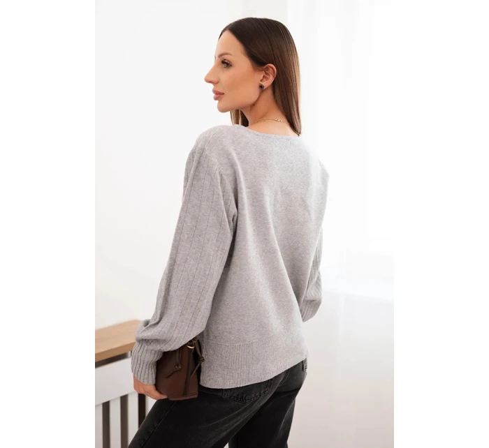 Dámsky viskózový sveter s dlhým rukávom a bočným rozparkom sivý Dámsky viskózový sveter s dlhým rukávom a bočným rozparkom sivý