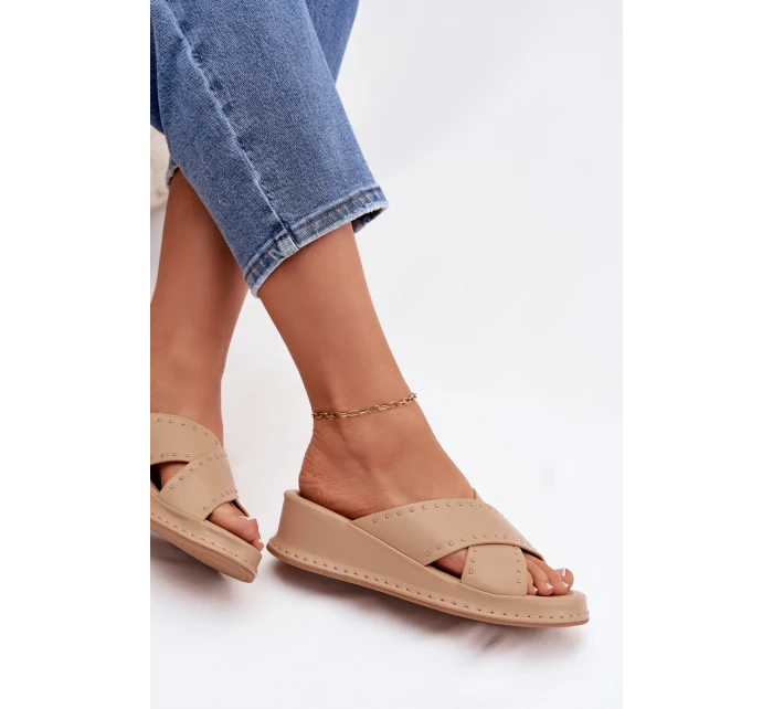 Zdobené dámské sandály na platformě z eko kůže Béžové Calorissa Zdobené dámské sandály na platformě z eko kůže Béžové Calorissa