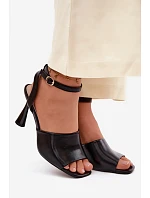 Dámské sandály na podpatku model 22126177 Černé - VINCEZA