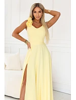 Elegantní večerní maxi šaty s rozparkem a růžemi  žluté model 22141510 - numoco