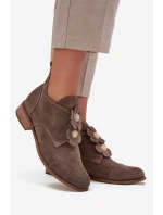 Semišové dámské polobotky s ozdobnými květinami model 21707536 tmavě béžové - Zazoo