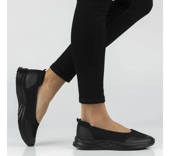 model 22093847 dámské černé textilní boty na platformě - FILIPPO