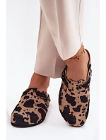 Kožené semišové pantofle s přezkou v  1905 model 22125824 - Zazoo