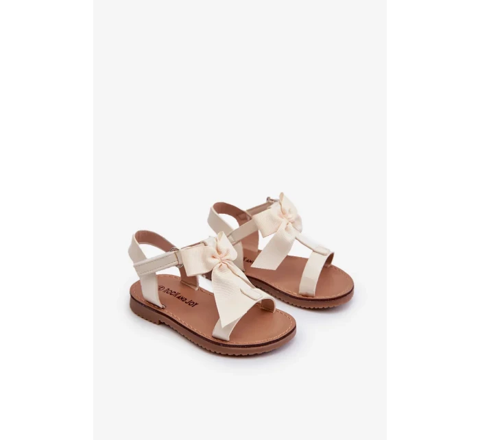 Lakované detské sandále s mašľou na suchý zips, svetlo béžové Joratia