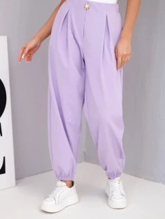 Dámske bavlnené nohavice s vysokým pásom a ozdobným gombíkom svetlofialové