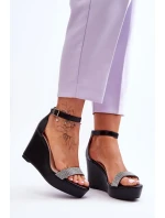 Módní kožené sandály na klínu černé Arwen Módní kožené sandály na klínu černé Arwen