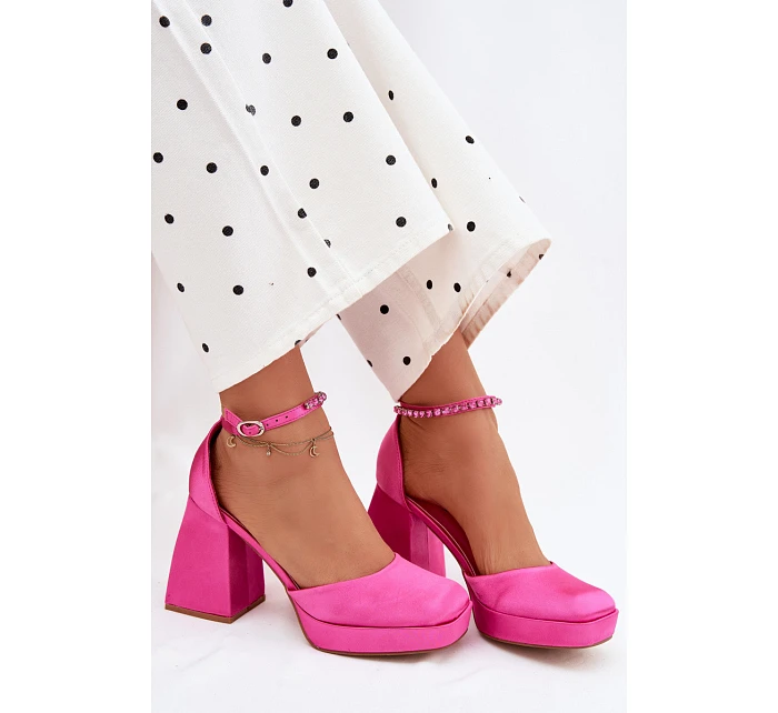 Sandály na podpatku s saténovým povrchem Fuksie Calistae