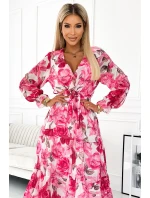 436-1 VALENTINA Midi šaty s výstrihom a opaskom - RUŽOVÉ ruže na bielom pozadí