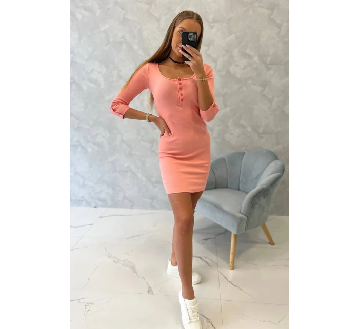 Marhuľové šaty s výstrihom na gombíky