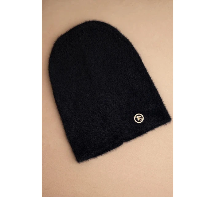 Dámska klasická čiapka z alpaky s ozdobným štítkom čierna