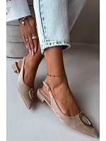 Dámské sandály na nízkém podpatku s ozdobou Béžové model 22147407 - Boto Dámské sandály na nízkém podpatku s ozdobou Béžové model 22147407 - Boto