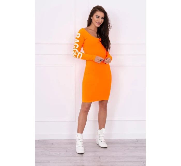 Otrhané oranžové neónové šaty