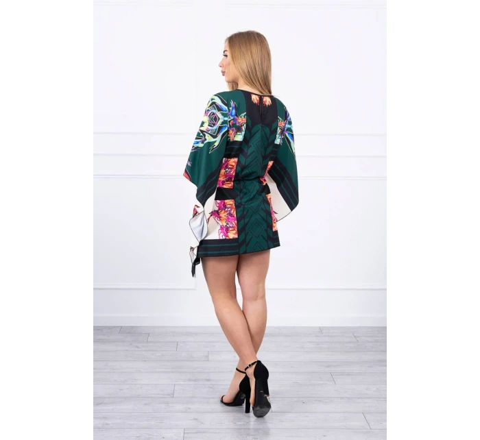 Netopierie šaty s viazaním v páse zelenej Netopierie šaty s viazaním v páse zelenej