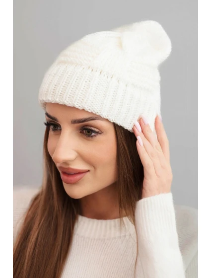 Dámska zimná akrylová čiapka s ozdobným úpletom K462 ecru