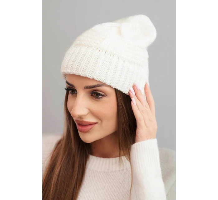 Dámska zimná akrylová čiapka s ozdobným úpletom K462 ecru