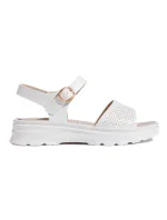 Praktické biele sandále na platforme pre ženy