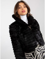 Čierna krátka zimná bunda s kožušinou a dlhými rukávmi