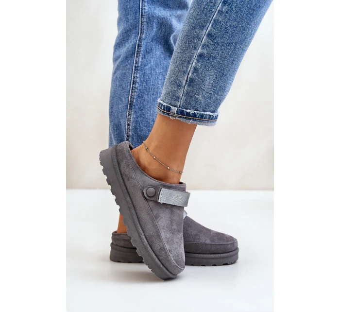 Dámské Teplé Pantofle S Kožešinou Na Platformě Šedé model 21671351 - Boto Dámské Teplé Pantofle S Kožešinou Na Platformě Šedé model 21671351 - Boto